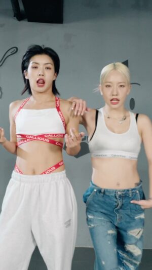 Odd Instagram - 몸풀기로 찍었던 영상인데 재미써따궁 안무 뺏겨따궁 ❤️
❤️ @aiki_kr 
Choreo by odd