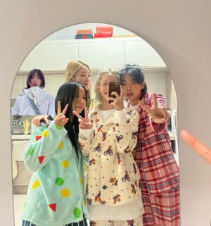 Odd Instagram - 2023 안녕 
2024 우리 행복하자 모두 새해 복 많이 받아🙇‍♀️☃️
