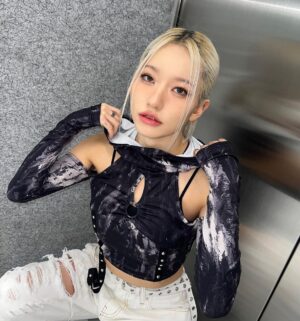 Odd Instagram - 2023 안녕 
2024 우리 행복하자 모두 새해 복 많이 받아🙇‍♀️☃️
