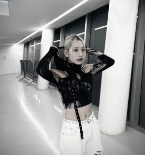 Odd Instagram - 2023 안녕 
2024 우리 행복하자 모두 새해 복 많이 받아🙇‍♀️☃️