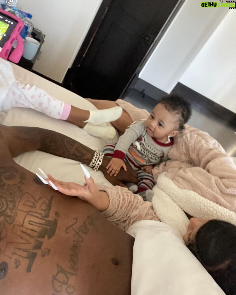 Offset Instagram - Happy Mother’s Day my beautiful wife such a great mother you went against everything for our babies and still was able to balance it all out! I love you 4ever and 4L