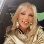 Olivia Collins Instagram - En camino al @teatrosanjeronimoindependencia 🥂 🌟 Los veo en un rato @obrabuscoalhombre 🎭 Bonito sábado para todos! #oliviacollins #teatro #obra #comedia #buscoalhombredemividamaridoyatuve #sanjeronimo Teatro San Jeronimo Independencia