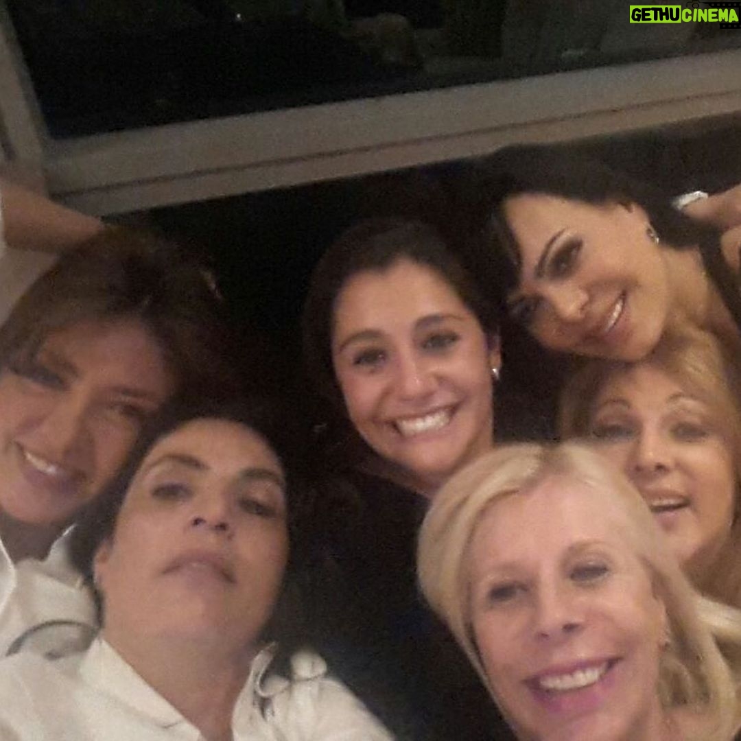 Olivia Collins Instagram - Recuerdos y recuerdos, reuniones y reuniones, brindis y más brindis y tantas cosas que celebrarte amiga querida @faridename que no nos alcanzan ni los mariachis 🎺🪗♥️ Feliz cumple (+1dia 🤭) Te adoro infinito amigocha 👯♀️ Mexico City, Mexico
