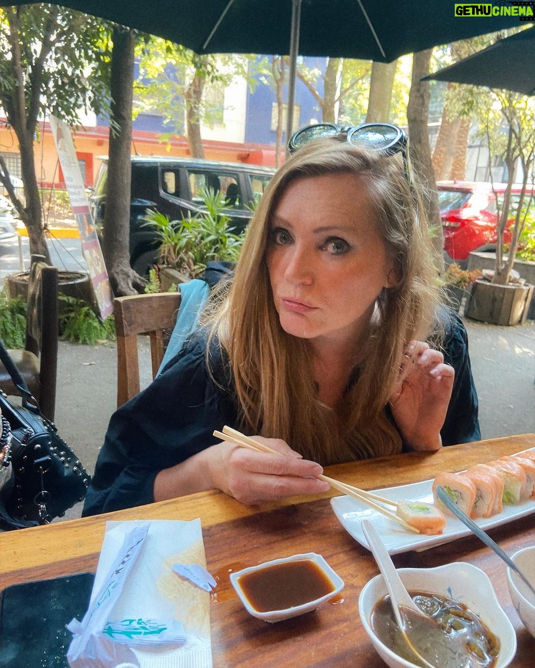 Olivia Collins Instagram - Retratos del elenco cortesía de mi nieto adorado para recordarles que sean felices y vengan a reírse hoy en #Atizapan con @busco_al_hombre 🤭 lqm ♥️🍟🍣 PD: Lupita perdí tu número de teléfono, ojalá veas aquí tu foto 🫂 #oliviacollins #abuela #fotografia #nieto #elenco #obra #comedia #buscoalhombredemivida #buscoalhombredemividamaridoyatuve Terraza Bichi-Cori