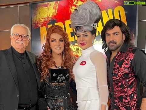 Olivia Collins Instagram - Nos quedamos a la puertas de rodar juntos de nuevo y, en cambio, serรกn las puertas del cielo las que reciban a un alma tan buena ๐ Descanse en paz @benitocastro_oficial ๐ Mis sinceras condolencias para su familia ๐ซ Mexico City, Mexico