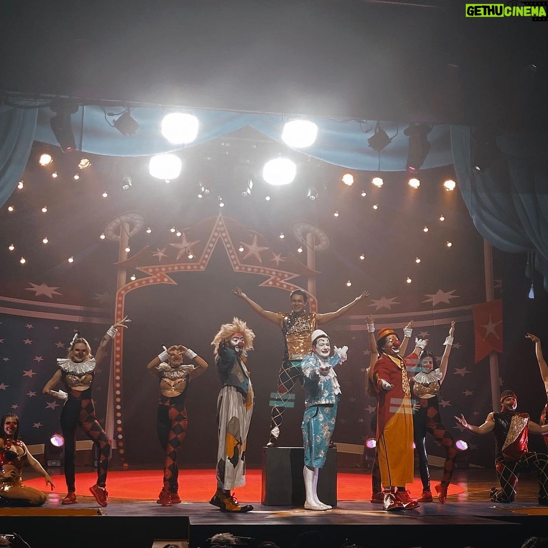 Olivia Collins Instagram - ¡Qué goce, qué deleite, qué alegría y qué talento! 🤡🎪 No se pierdan Les Clowns de @atayde_hnos._presenta con su próximo regreso a cartelera 🎠🤹🏻♀️ Gracias @alfredoataydechavez y @kazzu_kataoka por la invitación, mi nieto disfrutó enormemente del show ❤️ #Circo #LesClowns #Atayde #CircoAtayde #show #patasos #humor Teatro San Rafael