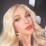 Olivia Collins Instagram - Cada día es otra oportunidad para volver a empezar con aprendizajes nuevos y actitud renovada 🌞 Tengan un hermoso martes 💛 💄 x @delarosamakeup #OliviaCollins #martes #motivacion #unnuevodia Mexico City, Mexico