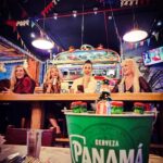 Olivia Collins Instagram - Panameando ando entre raíces, micrófonos, mariscos y alergias 🦐🌴🎙 ¡Nos vemos mañana en teatro La Huaca! 🎭 @busco_al_hombre Panama City