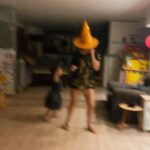 Olivia Collins Instagram - Los viernes los Collins se arman la pachanga desde el más allá 🧙🏻‍♀️💀🎃🧹👻🧚🏼‍♀️👩🏼‍🦰🦸🏻‍♂️🧟‍♀️🧛🏼‍♀️ ¿Y su viernes cómo va? 🤭 #oliviacollins #vidacollins #abuela #findesemana #fiesta #fiestadedisfraces #nieto #brujas #halloween Mexico City, Mexico