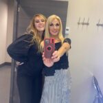 Olivia Collins Instagram – Qué gran regalo encontrarte, mi carita feliz ⭐️🙃💛 Feliz cumpleaños amiguita bonita 🌼

#VidaCollins #amigas #cumpleaños