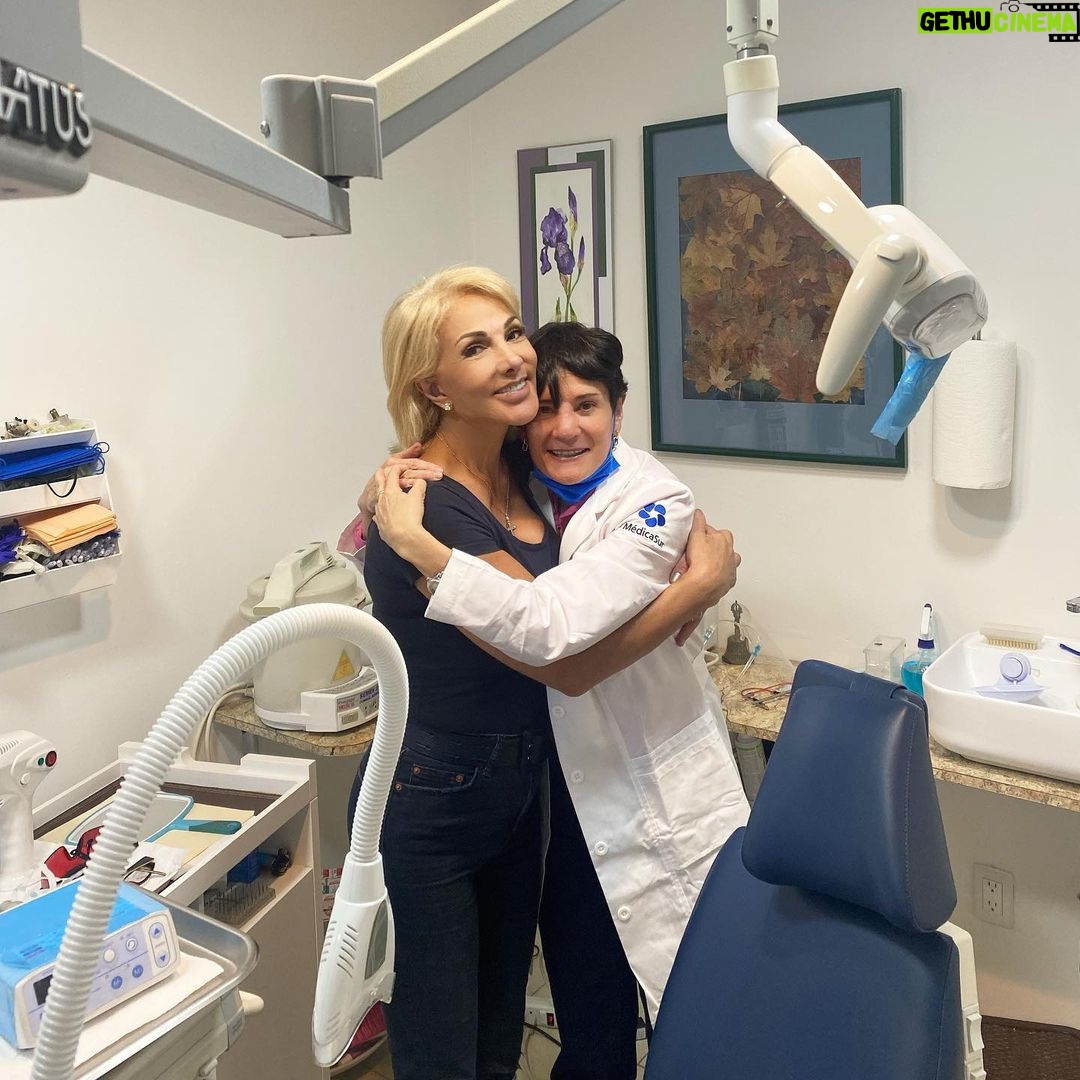 Olivia Collins Instagram - Mi dentista favorita del mundo mundial πͺ₯π¦·β¨ Para sus sonrisas busquen a la Dra. @vallartapaty, es un hada π§πΌββοΈπ₯Ό #VidaCollins #dentista #sonrisa #OliviaCollins Mexico City, Mexico