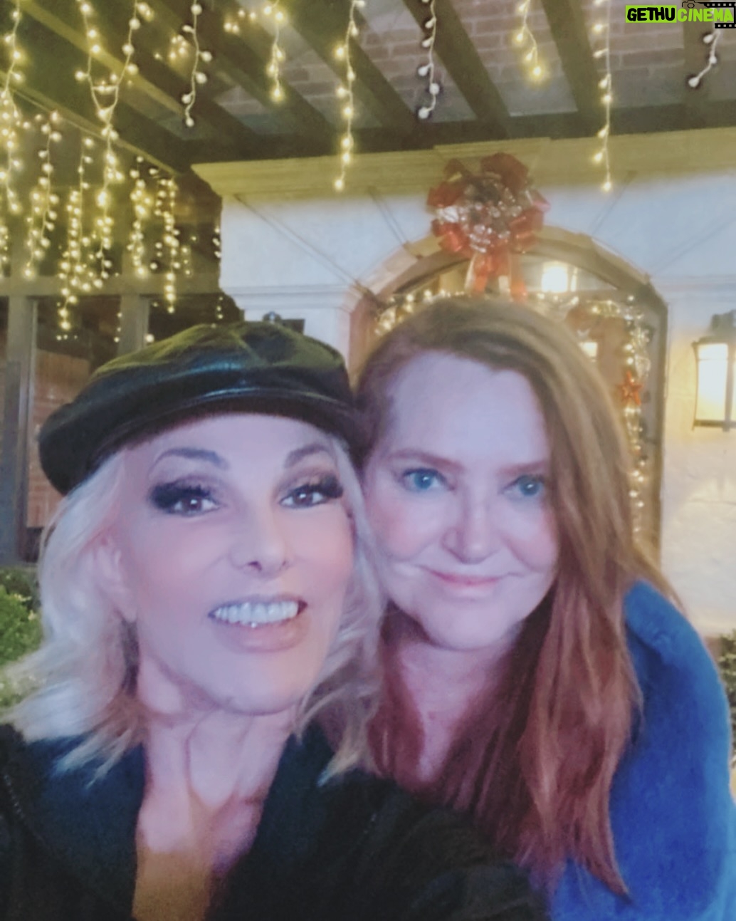 Olivia Collins - 475 Likes - Con una gran actriz, compaรฑera, amiga @annaciocchetti cenando y disfrutando ๐ญ #amistad #actress #diversion #aprendizaje #mujeeesemprendedoras