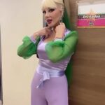 Olivia Collins Instagram - Aquí en @televisa jugando a los disfraces en @talparacualof con mi querida @consueloduval 🤭 🧚‍♀️ 🧞‍♀️ #oliviacollins #humor #comedia #diversion #televisa #tv Televisa