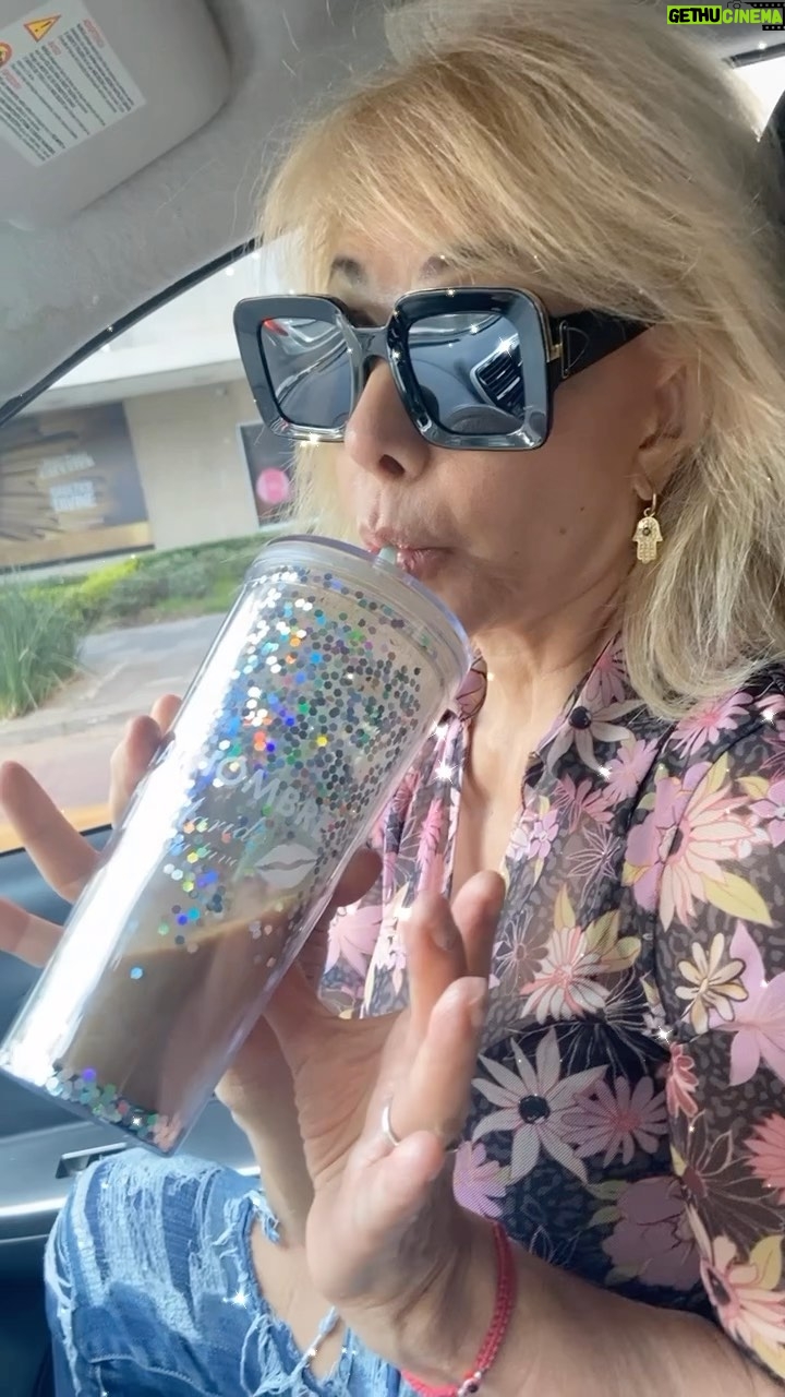 Olivia Collins Instagram - ¡Libera tu energía, las cosas malas fuera de tu vida! 💃🍄✨ Les dejo mi frappe casero con mis adorados @atomicsapiens bien intencionados para la medicina que quiero recibir ese día y con unos poquitos polvitos de chocomilk 🍫 Más toda la actitud de @chayanne 🤭 Les recuerdo mi código ELIXIRCOLLINS para que puedan comprar sus hongos con % y sentirse con el BOOM, BOOM 🛒 ♥️ #oliviacollins #atomicsapiens #adaptogens #ashwagandha #reishi #cordyceps #lionsmane Mexico City, Mexico
