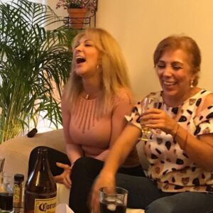 Olivia Collins Instagram - Oficialmente hoy, la más chiquita, creció 🥹 Mi hermanita cumple hoy 60 y con eso ya estamos los 6 hermanos en el sexto piso 🤩 Qué honra tenerte, conocerte, quererte y compartir la vida contigo 🍰 Lo siento, perdón, gracias, te amo @misssgabyyys 🥰