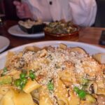 Olivia Collins Instagram - Boa noite 🌙 ☔️ 🍝 🛒 #vidacollins #disfrutando #oliviacollins #vancity The Flying Pig