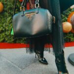 Olivia Collins Instagram - Estrenando uno de mis muchos regalitos cumpleañeros 🥰 gracias por consentirme @jaimeibiza 🎄 #cumple #sagi #bolsa