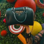 Olivia Collins Instagram - Estrenando uno de mis muchos regalitos cumpleañeros 🥰 gracias por consentirme @jaimeibiza 🎄 #cumple #sagi #bolsa