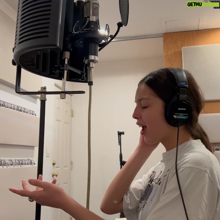 Olivia Rodrigo Instagram - GUTS bts!!!! making this album was so fun and scary and thrilling and fulfilling and im so happy it’s yours!!!!! shout out @dan_nigro couldn’t have done it without you and ur fun tambourine playing!!!!!