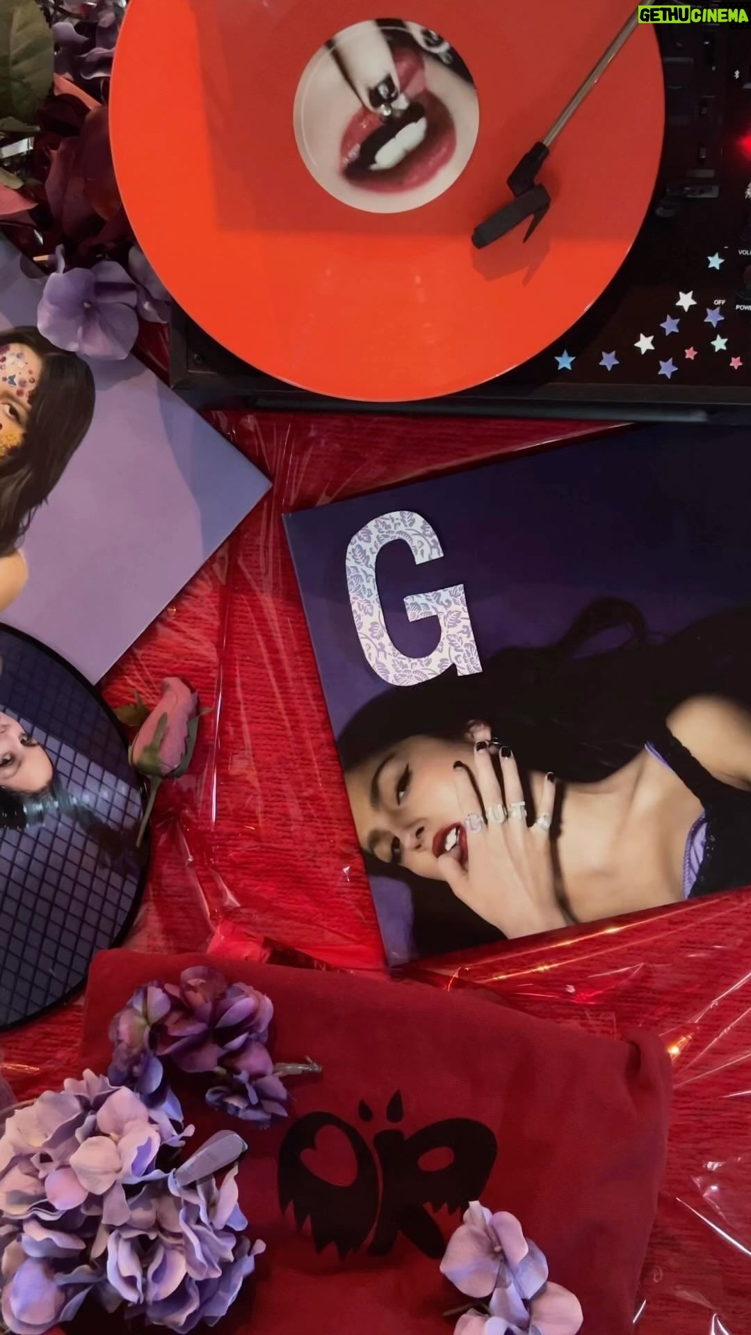 Olivia Rodrigo Instagram - happy one month of GUTS!!! in case ya didn’t know, the sparkly rings on the vinyl covers tell you which bonus track is included on the record!!!! 💜💋❤️🩹💗🫀🎀🤠