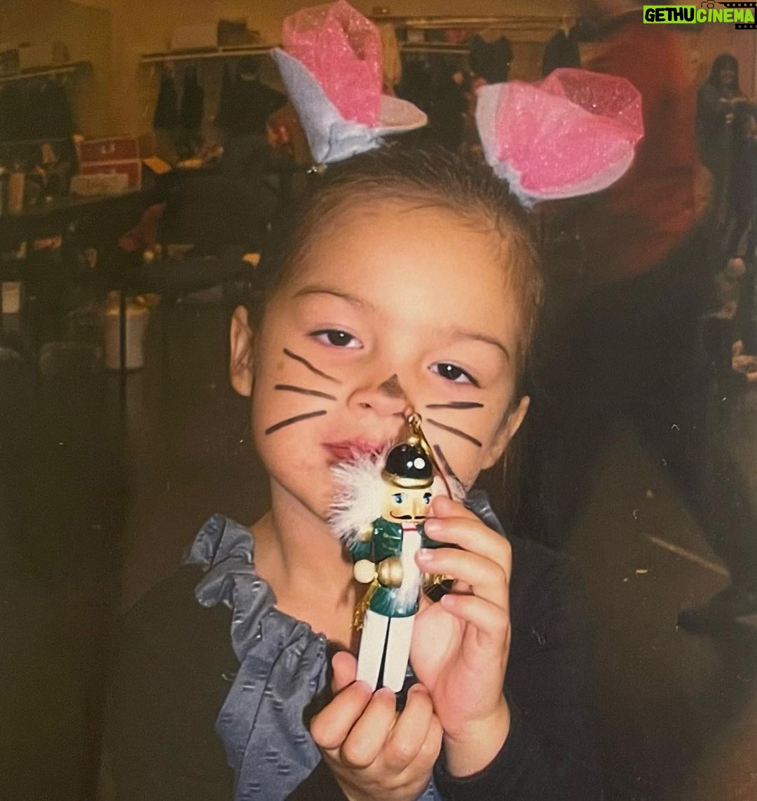 Olivia Rodrigo Instagram - merry christmas!!!! what a wonderful year it has been. thanks a million 4 all of the love💗💗💗💗 xoxox