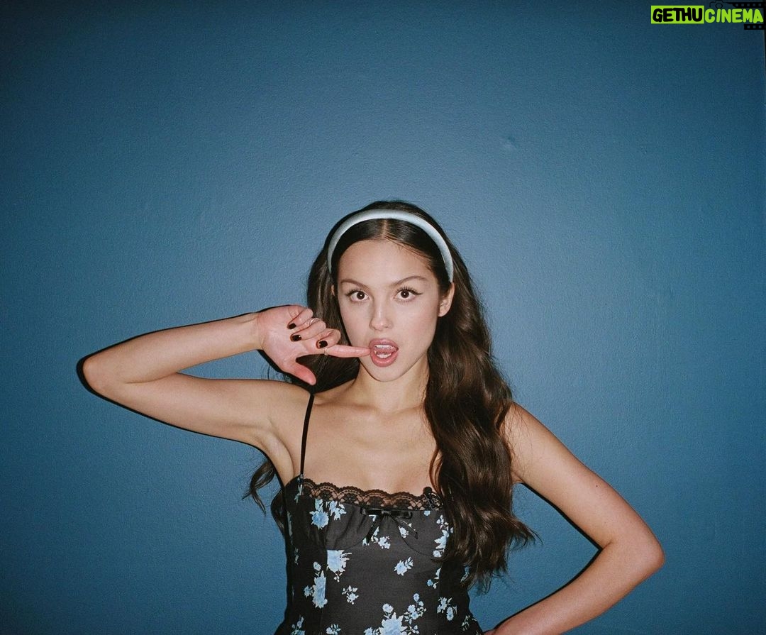Olivia Rodrigo Instagram - fallon last night!!!! snl tomorrow tune in! 🦋🦋🦋