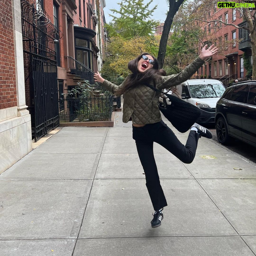 Olivia Rodrigo Instagram - 6 grammy noms today🥹🥹🥹 what an incredible honor to be recognized by the recording academy in this way. grateful is an understatement!!!!! and huge congrats to @dan_nigro for his producer of the year nom, there’s no one more deserving!! second slide is me rn!!!!!