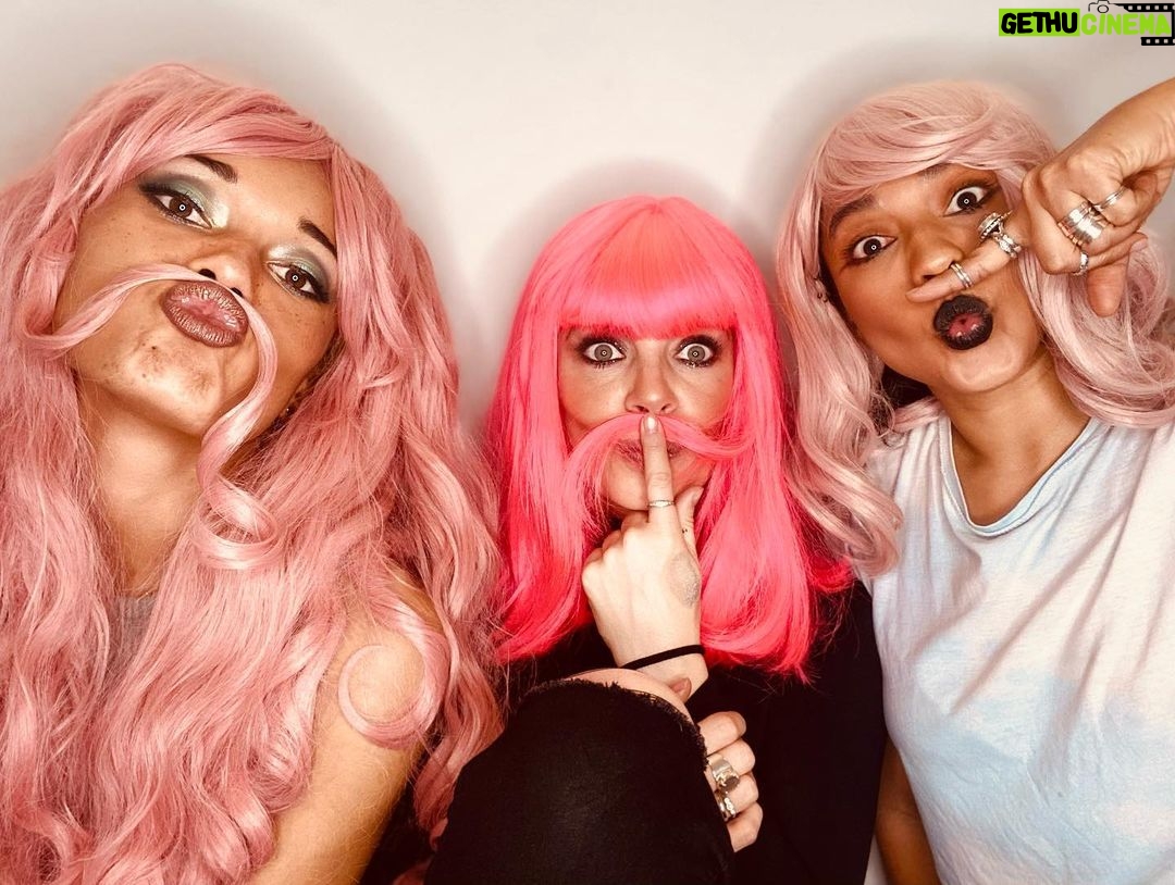 Olivia Swann - 6.9K Likes - My loves 💕
@lissethchavez and @missamypembs are constant and beautiful rays of sunshine during this Vancouver downpour. I’m beyond grateful to have these two phenomenal women in my life. EsperAstrEon 4eva ✨
Thank you @dion_naiomi for loaning us these fabulous wigs 👑
#wigparty #saturday #vancouver #rainyday