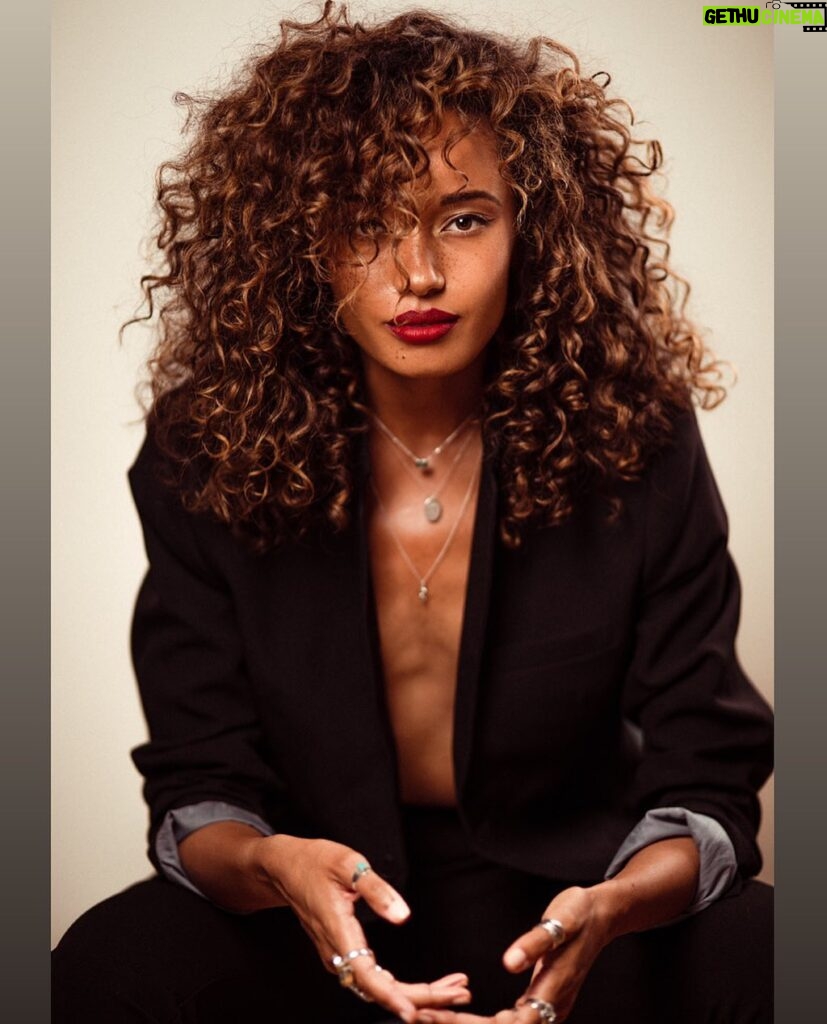 Olivia Swann Instagram - 📸📸 by @fay_not_faye mua @makeup.by.marilou #photoshoot #studio #vibes #suit #curls #monday #london #rings #redlips