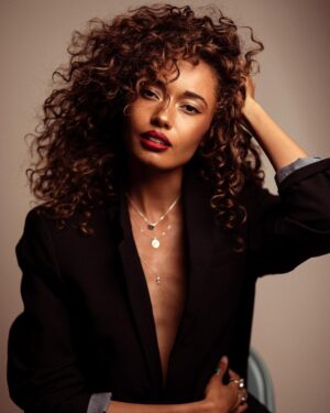 Olivia Swann Instagram - 📸📸📸

by @fay_not_faye
mua @makeup.by.marilou

#photoshoot #studio #vibes #suit #curls #monday #london #redlips