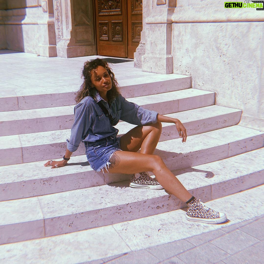 Olivia Swann Instagram – Living my Buda-best life…………..sorry.⁣ ⁣ #