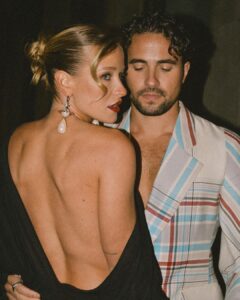 Olivier Dion Instagram - Soir de gala with my partner in crime 🌹 📸: @rosalietellier Glam team: Dress @maisonlprn Suit @viviennewestwood from @ssensemontreal Mua @makeupby.sonia Hair @brookecolours @pinklablondeclub ADISQ