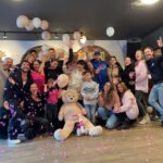 Olivier Dion Instagram – Tellement heureux de vous partager le grand cri de corneille de ma sœur lorsqu’elle a découvert que ce sera une petite fille qui nous rejoindra en avril prochain. 🥹💕 @dionfrederique tu seras une maman absolument formidable et @tomgrav, quelle chance elle aura cette petite de t’avoir comme papa. Je vous aime et je l’aime déjà de tout mon cœur. ❤️
