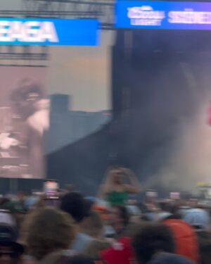 Olivier Dion Instagram - La musique et les amis, quoi de mieux? 🩶 @osheaga @evenko