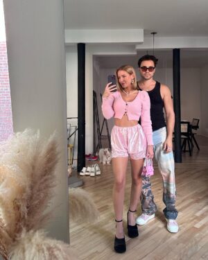 Olivier Dion Instagram - L’ÉTÉ IL PASSE ET ON S’EN REND PAS COMPTE C’EST QUOI CE BORDEL