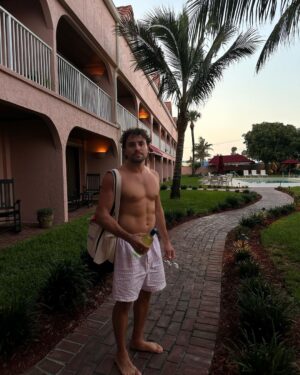Olivier Dion Instagram - Dolce far niente 

——

On est chanceux. (Ceci n’est pas la traduction de cela)