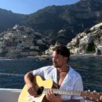 Olivier Dion Instagram - J’ai sûrement écrit cette chanson pour la chanter ici 🌞 Positano, Amalfi Coast, Italy