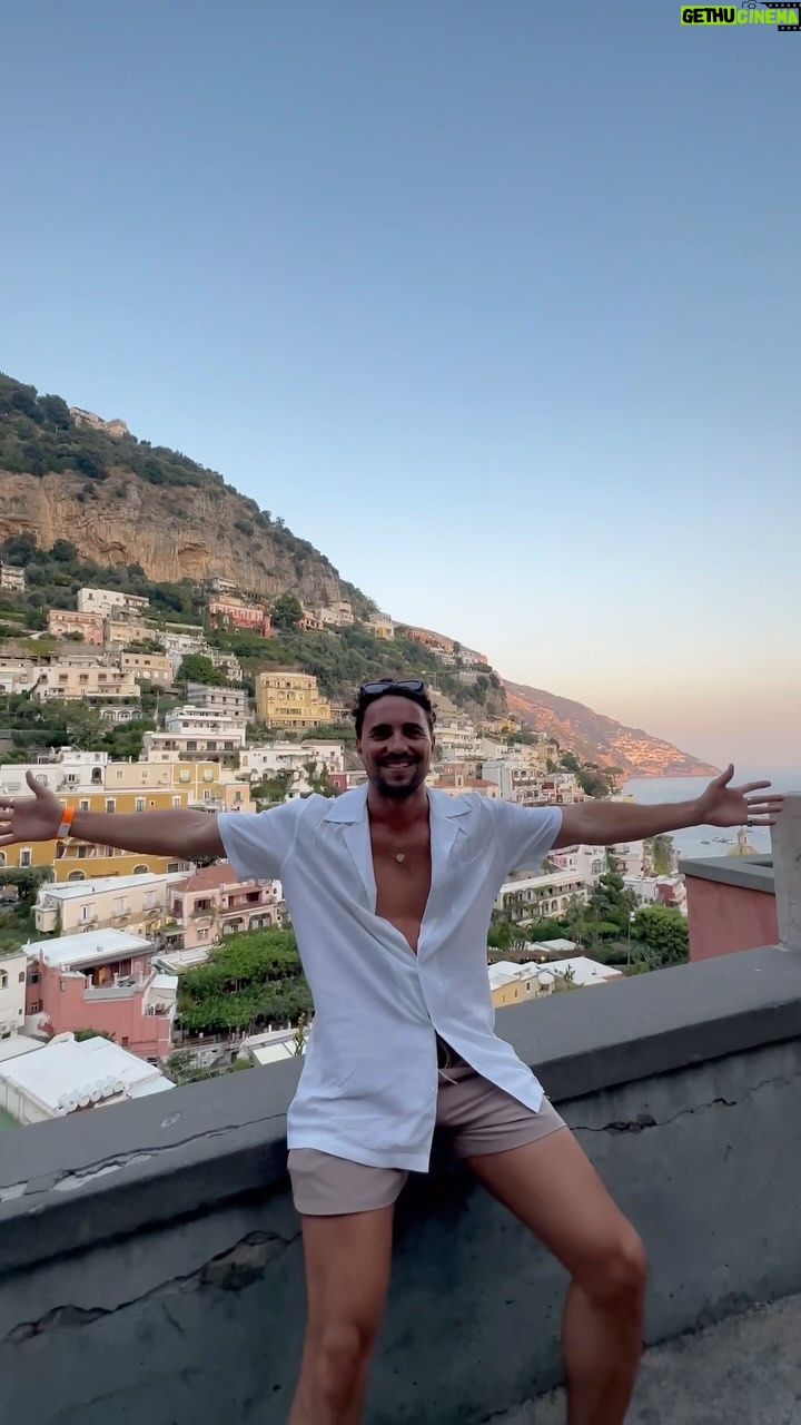 Olivier Dion Instagram - RECONNAISSANT POUR TOUT ÇA. TOUT TOUT ÇA. BONNE ANNÉE 🤍✨