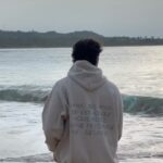 Olivier Dion Instagram - Merch is OUT ✨🙏 Vous pouvez maintenant avoir une petite pièce de moi dans votre garde-robe. Désignée et conçue avec amour. J’espère que vous aimerez 🤍 lien dans la bio