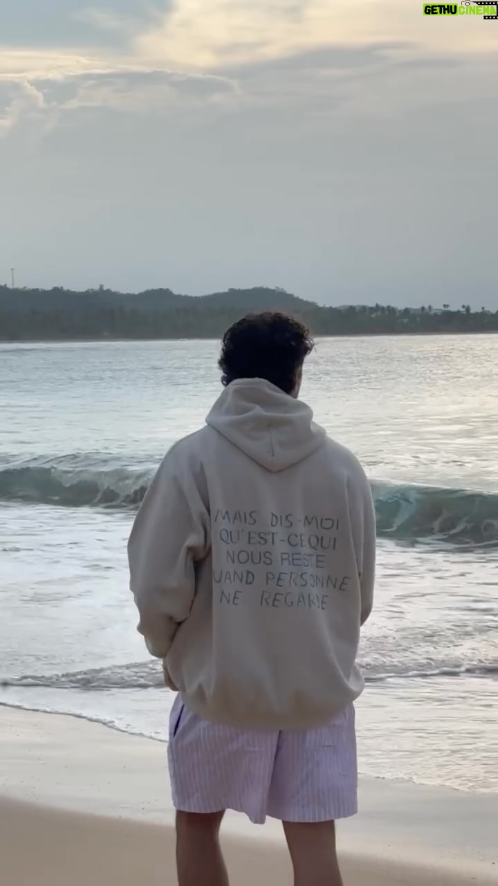 Olivier Dion Instagram - Merch is OUT ✨🙏 Vous pouvez maintenant avoir une petite pièce de moi dans votre garde-robe. Désignée et conçue avec amour. J’espère que vous aimerez 🤍 lien dans la bio