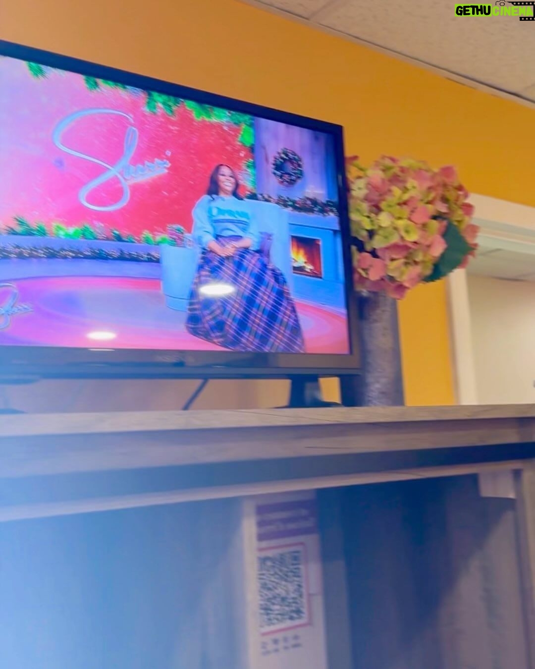 Oprah Winfrey Instagram - @sherrieshepherd wore the original Oprah Show sweater and I wore my Sherri inspired (purple) skirt and a great time was had by all at the @sherrishowtv this week! @thecolorpurple is in theaters this Christmas Day π