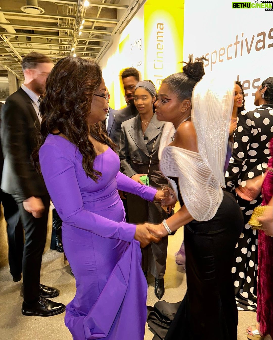 Oprah Winfrey Instagram - Purple carpet for @thecolorpurple premiere! What a joy to see the movie in a theater with the people you made it with. The Color Purple is in theaters starting Christmas Day 💜