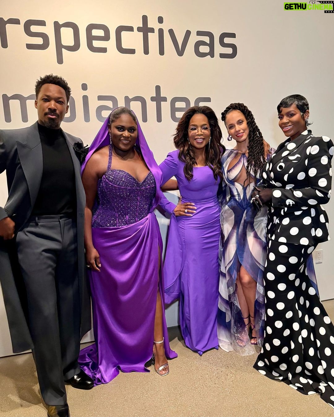 Oprah Winfrey Instagram - Purple carpet for @thecolorpurple premiere! What a joy to see the movie in a theater with the people you made it with. The Color Purple is in theaters starting Christmas Day 💜
