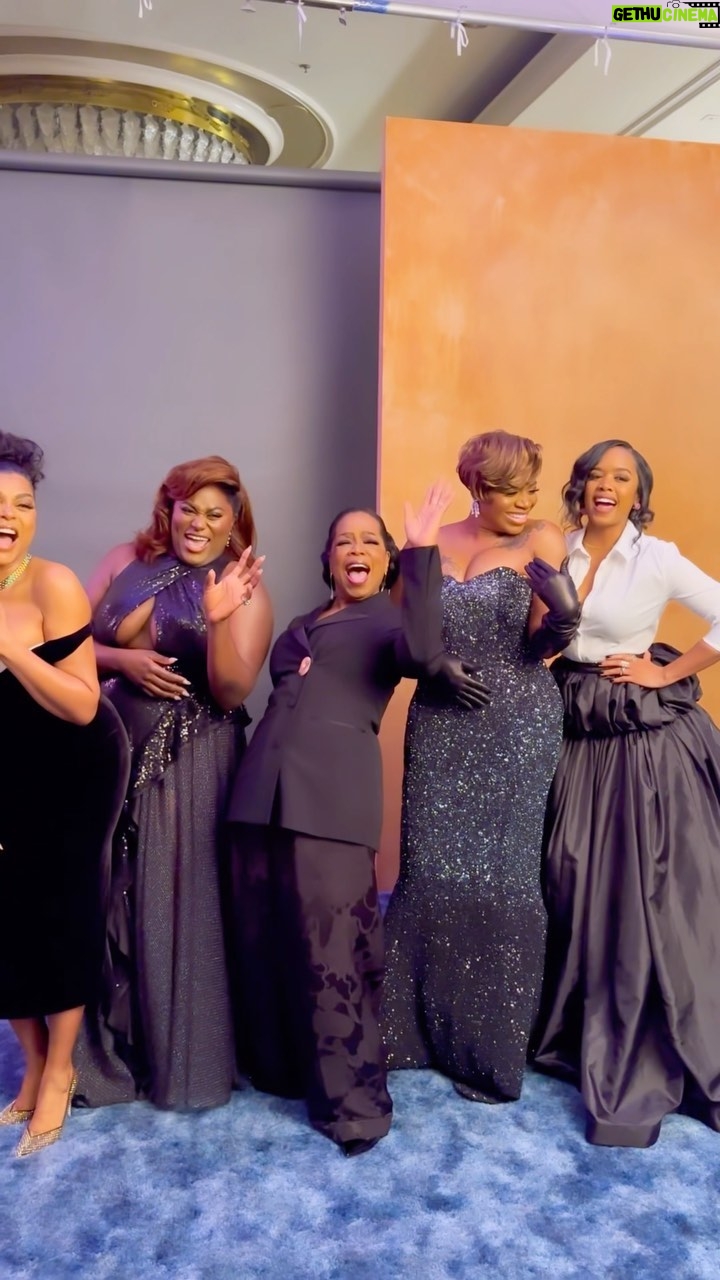 Oprah Winfrey Instagram - Itβs going to be a purple season with my purple girls @tarajiphenson @daniebb3 @tasiasword @hermusicofficial πππ@thecolorpurple is in theaters Christmas Day!