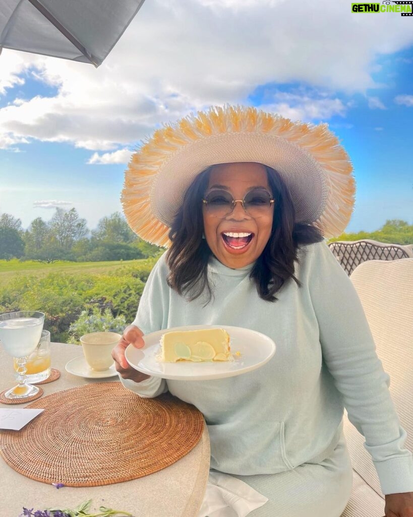 Oprah Winfrey Instagram - Thanks to everyone for a love-filled birthday this weekend. And thanks to Chef @zairah for a delicious coconut pineapple soaked cake 🥳🎂