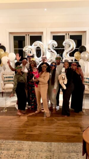 Oprah Winfrey Instagram - May 2022 bring to you and all those you love Blessings in Abundance!