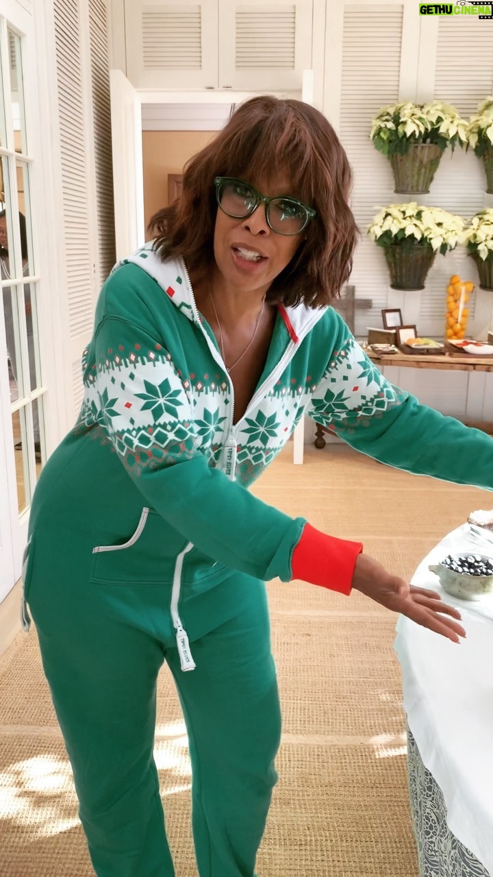 Oprah Winfrey - 207.9K Likes - Monkey bread is a southern tradition that’s very hard to get right. Chef @thomasjraquel nailed it on the first try for @gayleking! What are y’all eating today? 🍞🎄🎁
