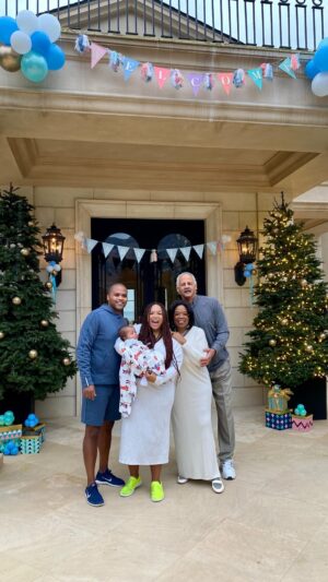 Oprah Winfrey Instagram - Everyone who is spending Christmas at my house has to be vaccinated, boosted, tested, and quarantined. Stedman calls it "The Policy" cause I'm that serious about it. This was release day for our bubble and we knew we had to throw a welcome celebration for Baby Luca, who none of us had met yet! We missed his grandma @gayleking but she'll join us once she completes the policy! Thank you to @bonfortunestyle and @anasballooncreations for helping bring the fun to Baby Luca’s first time at my house. Have a happy and safe holiday, everyone 🎄🎄🎄