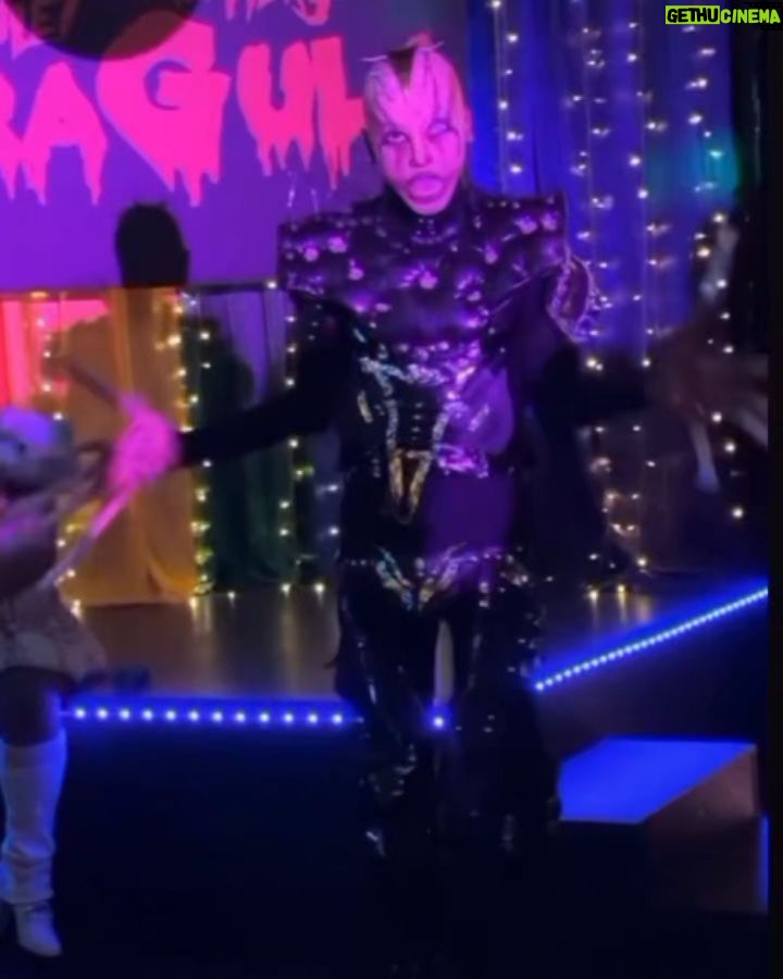 Orkgotik Instagram - D̵̢̼͎̤̱̼̝͉̀̋ë̸͓̺͍̗̦̳́͊́̾̾͆ṡ̴̜̺̔̀̑d̶̤̤̩͎̯̳̥́̑͝ȩ̸̘̯̦̼̯͖̪͓̄̒ ̷̫̘̔ę̷̭̐͊̊̈̅̄̑̍̚ļ̵̺͖̥͎̼͇͍̺̗̊͆͊̀̍͂͒͋͆͑ ̷̟̺͔̗̼͙͈͙̟̬͐̓̌ṃ̶̨̩̞͔̖̒͌͜ą̴̢̘̻͉̞̈̈̊̏͂́́̒r̶͇̝͕̈́͝ ̴͎̰͇͓͋̐̅̃̒͝͝l̴̥̥̺̺̈́̋͗̇͒̽̅l̸̡̩̘̞̳̥̙͈̗͐̅̔ͅẹ̵̖̭̀̀́g̶̡͕̽̿̆̇͋͑̅͘ä̸̡̯̗̭͉̖̫̫͎̦́̒̎́̚ ̸̬̗̣̰͇̥̙̤̌̈̌͌̑͠ų̶̧̲͕̰̼̲͇̜̀̿̎̕ṉ̴̩͍͝ ̶̮́̍̽́͆̎̓f̴͔͇͖̥̘͐̋̀̓́̕͠a̸̧͉̖͖̥͗n̵̢̩̗̞͔̗̦͖̋͜ͅt̸̨̺͉͙̫͓̖̺̓́̀̃̾͑́̌̃̃a̴͖̮̬̝̬͚̹͇̯̒̾͜s̴̡̛̳̿̅͗̒͐̉m̶̨̛̥͙̹̹̎̓̈́̃͒̐̍̚͜ả̶̢̬͉͍̱̽̽͒͝ͅ ̴̢̢̱͔̩̫̖̤͖̫̾̄̄̿͋̉͆̀̓͘h̶̳͓͋͘e̶͉̤̩̫̍̒̆̓̂̕c̶̡̣̯̙̳͚̑h̶̢͇̗̱͇̲͐̒ò̵̰̒͊́̀͗̂͋͝͠ ̷̧͖̪̍̑̿̈̐̉̿̏͋̔d̵̖͉͉̙̥̞͌͋͘ę̵̟̰̬͛̓͋͐́̚̚̚ͅ ̴̡̖͈̼̰̻́̾̂͐͛͐́̔͝ć̵̡̺͇̬̟̰̯̻͕̃̓͐̕͝ő̷̱͕̥̗͍̲̫̩̯̀͜s̴͔͆̋͋̽̈̔̈̕͠à̷̳̣̖͕͇́̂̅́̃ṡ̷̗̳̲̟͆̎ ̴̗̟̘̭̩̭̅̄q̸̪̘̣͗͆͒̈́̎͗̎̂̈ṷ̶̹̘̦͂̀̍͊́͋̅͠ͅe̷͑͋̓́̈̏͛̊ͅ ̵̝̎̋̎̀̓̑a̴̢̯̜̹̠̞̘͖͖͌̌̆͆̎̂̽̈̕͜͝m̸̫̘̦̅͊̈́͊̊͜é̸̙͛͊͑̑̎͐̌͆͝ ̸͙̮̔̿͐̃̆͑̚̚̕y̶̛̫̫̭͇͕̣̳͌̈́̓͋̿ ̷̻͍̍̑̂̃̐̍̚͘p̴̗̃͊̑̌e̵̟̰̔̓͌͛͜ř̴̻͙̜̟̙͒̌̾̔̒ḏ̶̛͈͖̖̬̪̬̱̎̇̇̇͛̕͠͠į̶̧̯͙͍̯̟̫̰͎́̈́̑̒̄̈̑̈́̈́͘͘.̶̡̱̱͚͎͚̺̖͛̇́́̏͠ (thank u Houston @roombarspring the whole last night's cast and especially specially @theblackberri for all the love and care. it was magical I appreciate the kindness the darkness the sweetness!!! and all the ppl that showed up to support us I love u. hope to see u soon 💋) helmet @vil.bilis Black face piece @erochikkuu pants @__whatisreal__ Choker @boifri3nd 💫 Houston, Texas