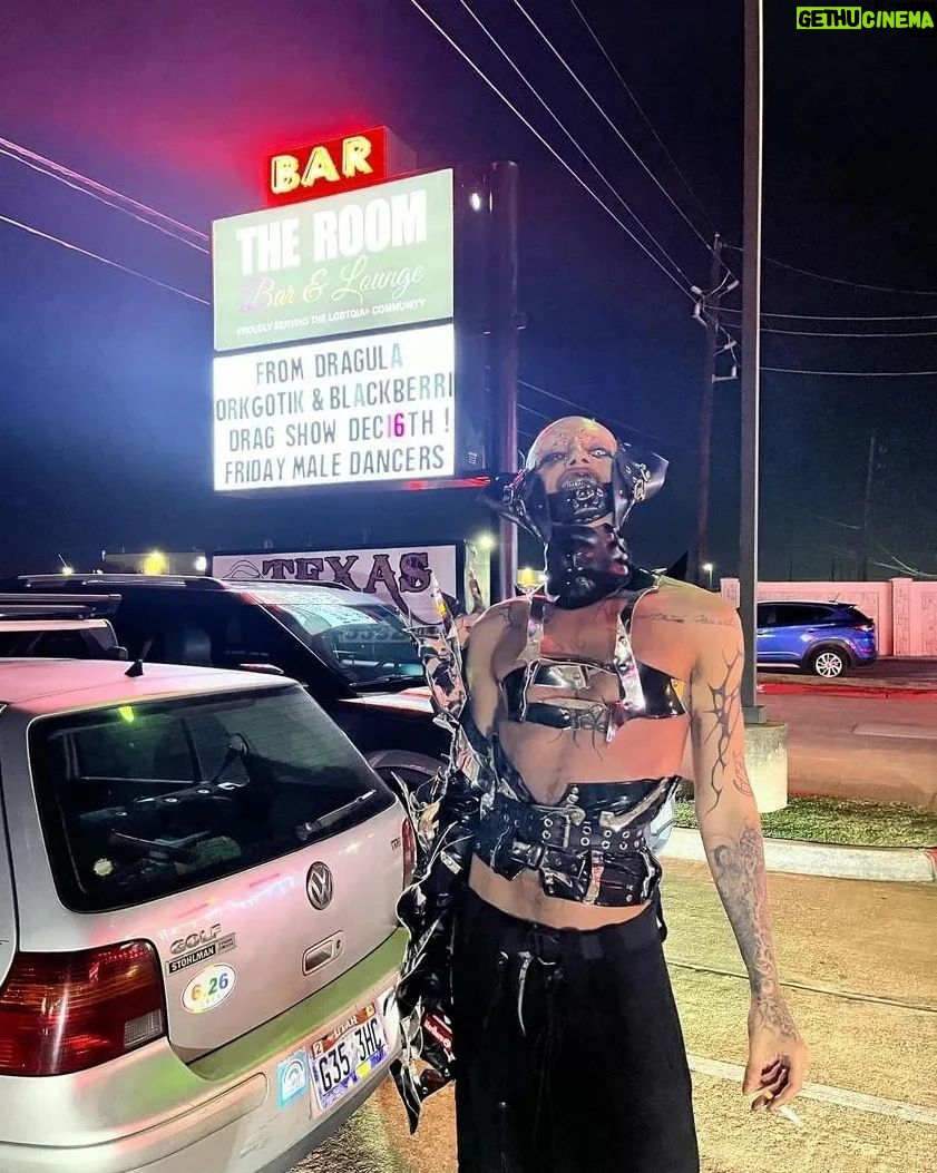 Orkgotik Instagram - D̵̢̼͎̤̱̼̝͉̀̋ë̸͓̺͍̗̦̳́͊́̾̾͆ṡ̴̜̺̔̀̑d̶̤̤̩͎̯̳̥́̑͝ȩ̸̘̯̦̼̯͖̪͓̄̒ ̷̫̘̔ę̷̭̐͊̊̈̅̄̑̍̚ļ̵̺͖̥͎̼͇͍̺̗̊͆͊̀̍͂͒͋͆͑ ̷̟̺͔̗̼͙͈͙̟̬͐̓̌ṃ̶̨̩̞͔̖̒͌͜ą̴̢̘̻͉̞̈̈̊̏͂́́̒r̶͇̝͕̈́͝ ̴͎̰͇͓͋̐̅̃̒͝͝l̴̥̥̺̺̈́̋͗̇͒̽̅l̸̡̩̘̞̳̥̙͈̗͐̅̔ͅẹ̵̖̭̀̀́g̶̡͕̽̿̆̇͋͑̅͘ä̸̡̯̗̭͉̖̫̫͎̦́̒̎́̚ ̸̬̗̣̰͇̥̙̤̌̈̌͌̑͠ų̶̧̲͕̰̼̲͇̜̀̿̎̕ṉ̴̩͍͝ ̶̮́̍̽́͆̎̓f̴͔͇͖̥̘͐̋̀̓́̕͠a̸̧͉̖͖̥͗n̵̢̩̗̞͔̗̦͖̋͜ͅt̸̨̺͉͙̫͓̖̺̓́̀̃̾͑́̌̃̃a̴͖̮̬̝̬͚̹͇̯̒̾͜s̴̡̛̳̿̅͗̒͐̉m̶̨̛̥͙̹̹̎̓̈́̃͒̐̍̚͜ả̶̢̬͉͍̱̽̽͒͝ͅ ̴̢̢̱͔̩̫̖̤͖̫̾̄̄̿͋̉͆̀̓͘h̶̳͓͋͘e̶͉̤̩̫̍̒̆̓̂̕c̶̡̣̯̙̳͚̑h̶̢͇̗̱͇̲͐̒ò̵̰̒͊́̀͗̂͋͝͠ ̷̧͖̪̍̑̿̈̐̉̿̏͋̔d̵̖͉͉̙̥̞͌͋͘ę̵̟̰̬͛̓͋͐́̚̚̚ͅ ̴̡̖͈̼̰̻́̾̂͐͛͐́̔͝ć̵̡̺͇̬̟̰̯̻͕̃̓͐̕͝ő̷̱͕̥̗͍̲̫̩̯̀͜s̴͔͆̋͋̽̈̔̈̕͠à̷̳̣̖͕͇́̂̅́̃ṡ̷̗̳̲̟͆̎ ̴̗̟̘̭̩̭̅̄q̸̪̘̣͗͆͒̈́̎͗̎̂̈ṷ̶̹̘̦͂̀̍͊́͋̅͠ͅe̷͑͋̓́̈̏͛̊ͅ ̵̝̎̋̎̀̓̑a̴̢̯̜̹̠̞̘͖͖͌̌̆͆̎̂̽̈̕͜͝m̸̫̘̦̅͊̈́͊̊͜é̸̙͛͊͑̑̎͐̌͆͝ ̸͙̮̔̿͐̃̆͑̚̚̕y̶̛̫̫̭͇͕̣̳͌̈́̓͋̿ ̷̻͍̍̑̂̃̐̍̚͘p̴̗̃͊̑̌e̵̟̰̔̓͌͛͜ř̴̻͙̜̟̙͒̌̾̔̒ḏ̶̛͈͖̖̬̪̬̱̎̇̇̇͛̕͠͠į̶̧̯͙͍̯̟̫̰͎́̈́̑̒̄̈̑̈́̈́͘͘.̶̡̱̱͚͎͚̺̖͛̇́́̏͠ (thank u Houston @roombarspring the whole last night's cast and especially specially @theblackberri for all the love and care. it was magical I appreciate the kindness the darkness the sweetness!!! and all the ppl that showed up to support us I love u. hope to see u soon 💋) helmet @vil.bilis Black face piece @erochikkuu pants @__whatisreal__ Choker @boifri3nd 💫 Houston, Texas